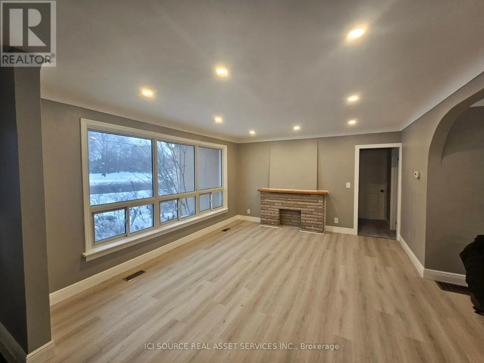 52 SPEEDVALE AVENUE W
