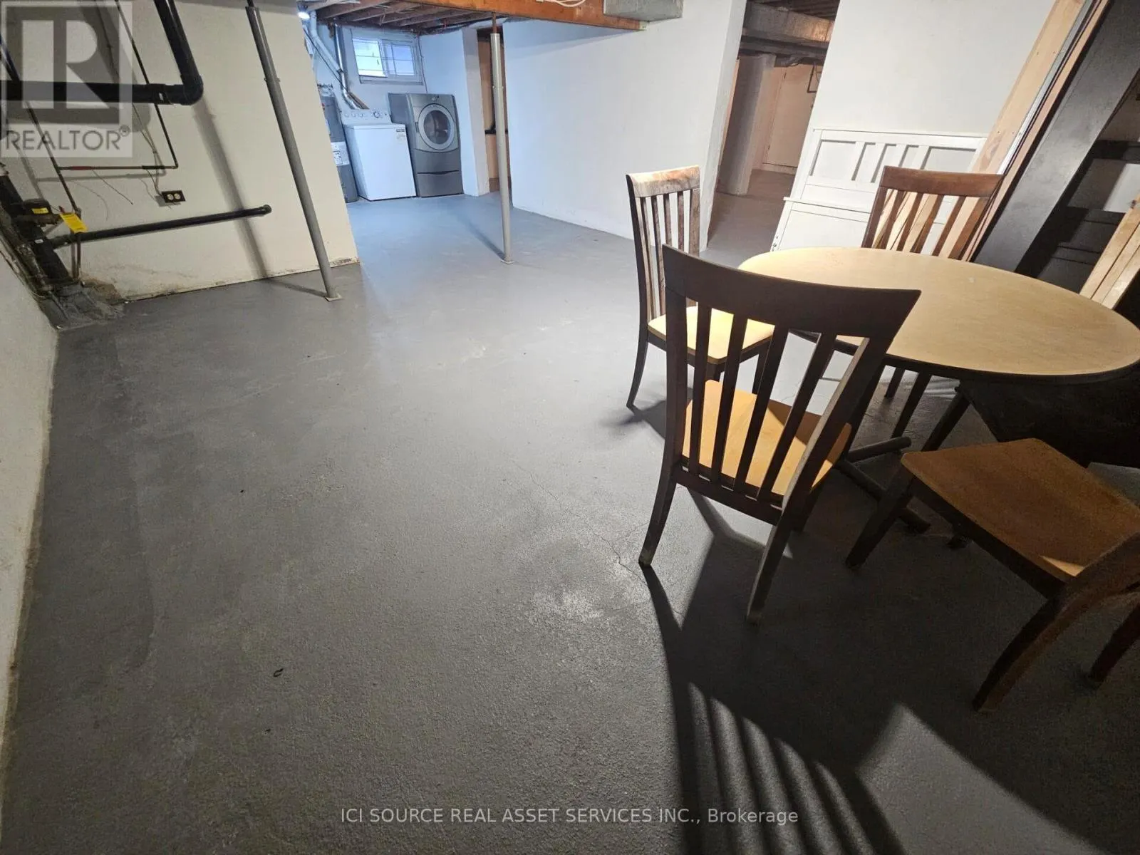 52 SPEEDVALE AVENUE W