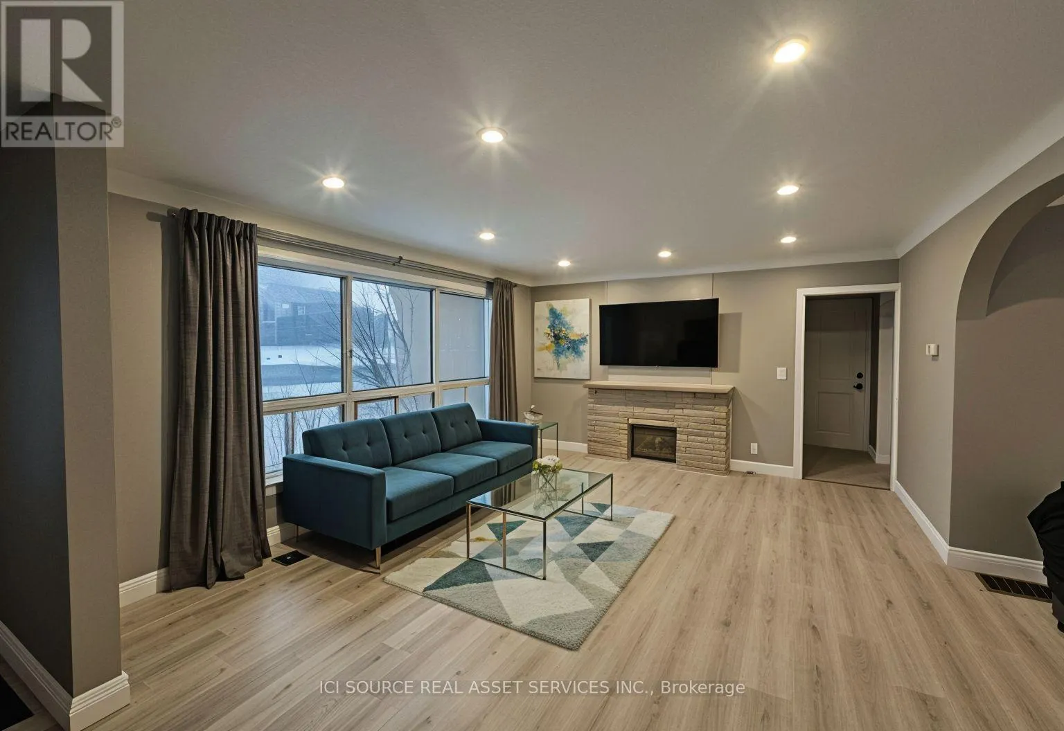 52 SPEEDVALE AVENUE W