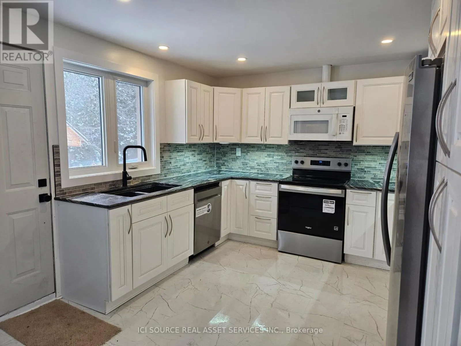 52 SPEEDVALE AVENUE W