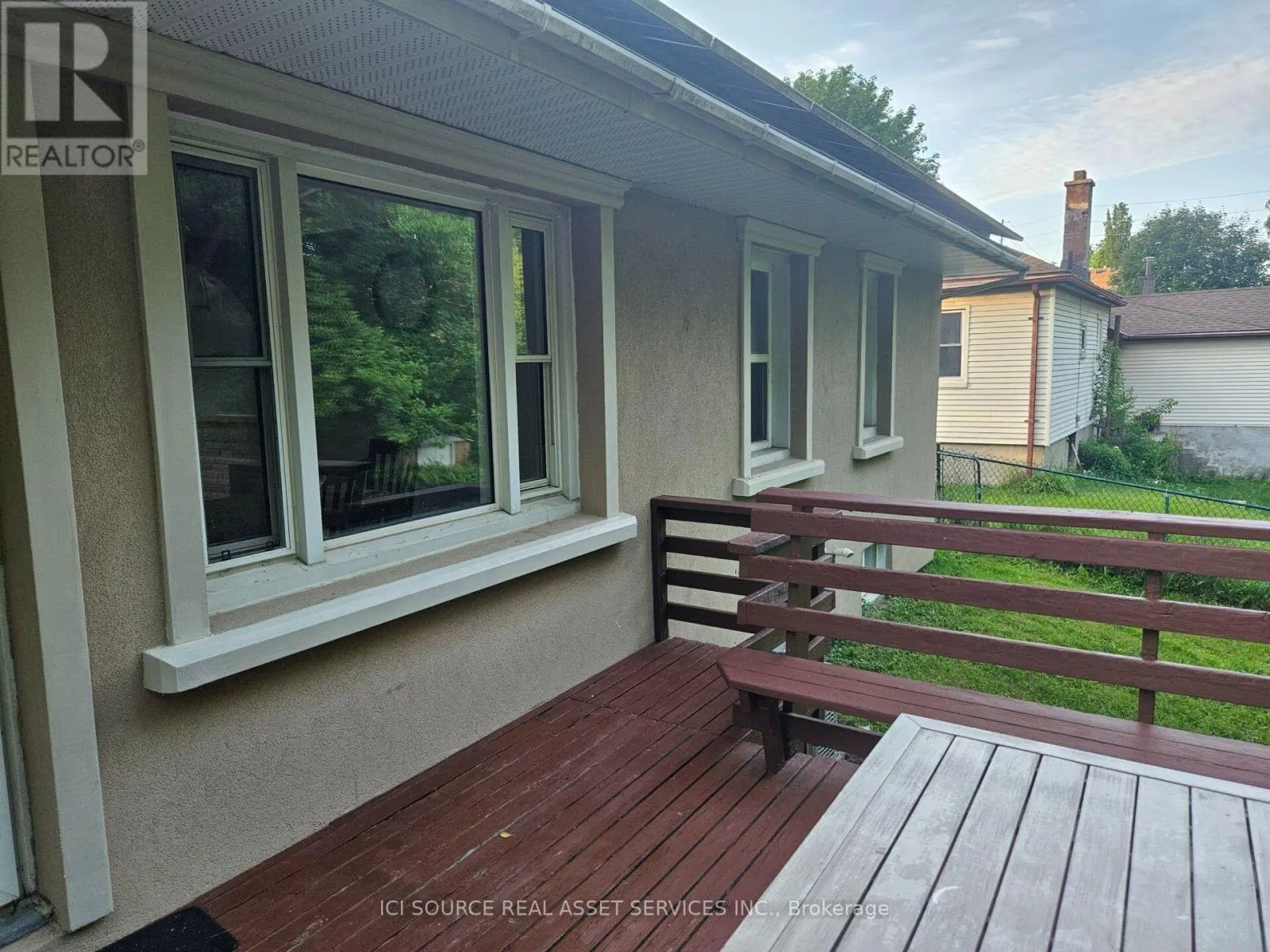 52 SPEEDVALE AVENUE W