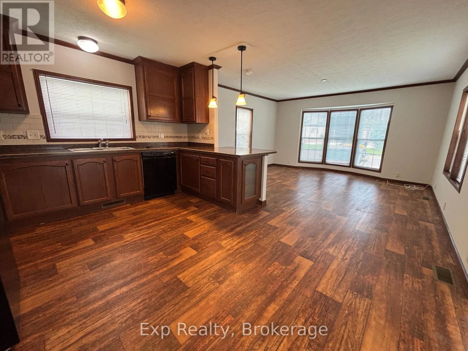 11 - 311 DUNDAS STREET E #11