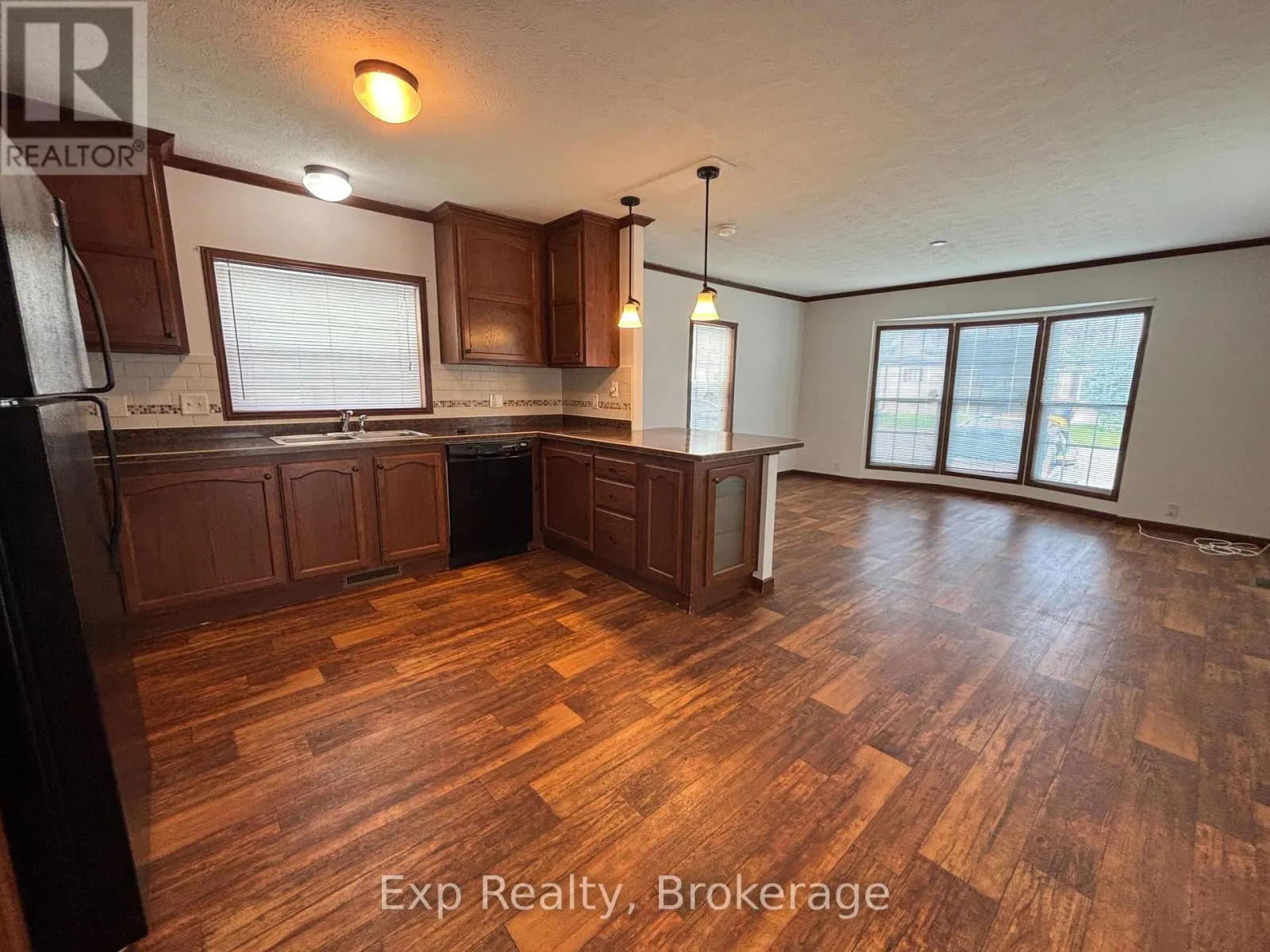 11 - 311 DUNDAS STREET E #11