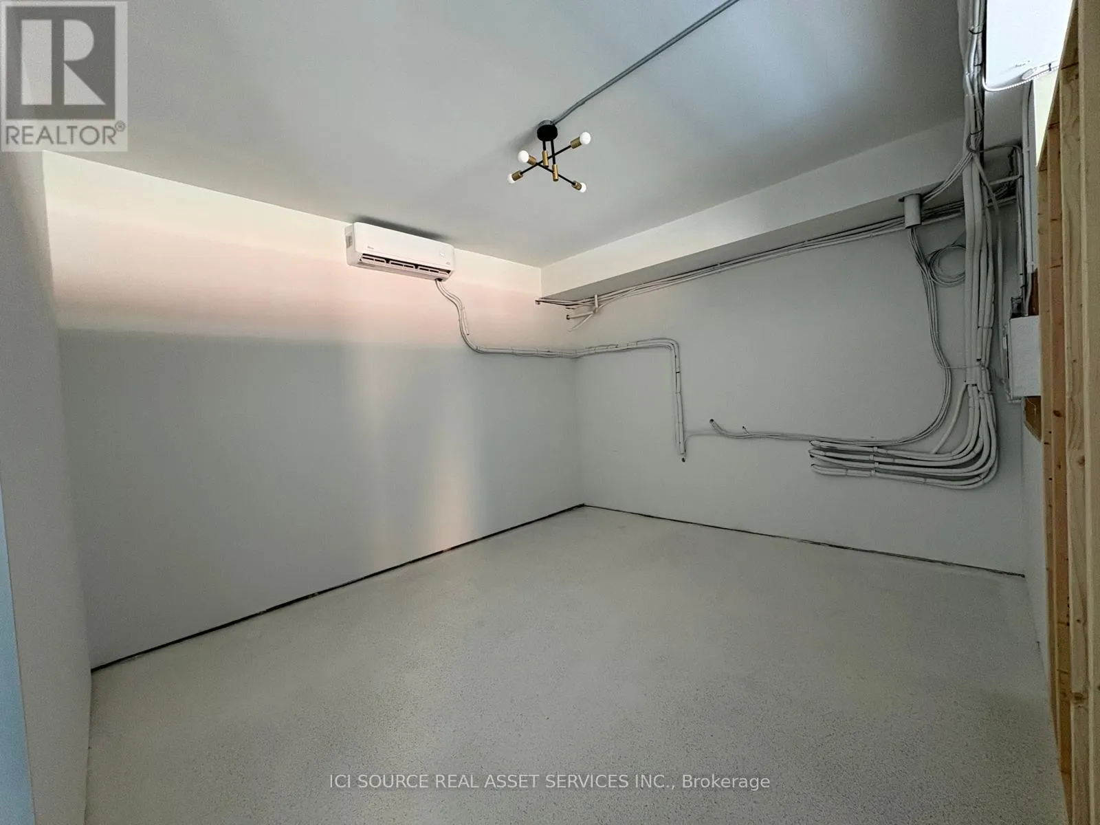 UNIT 4 - 2 TALBOT STREET S