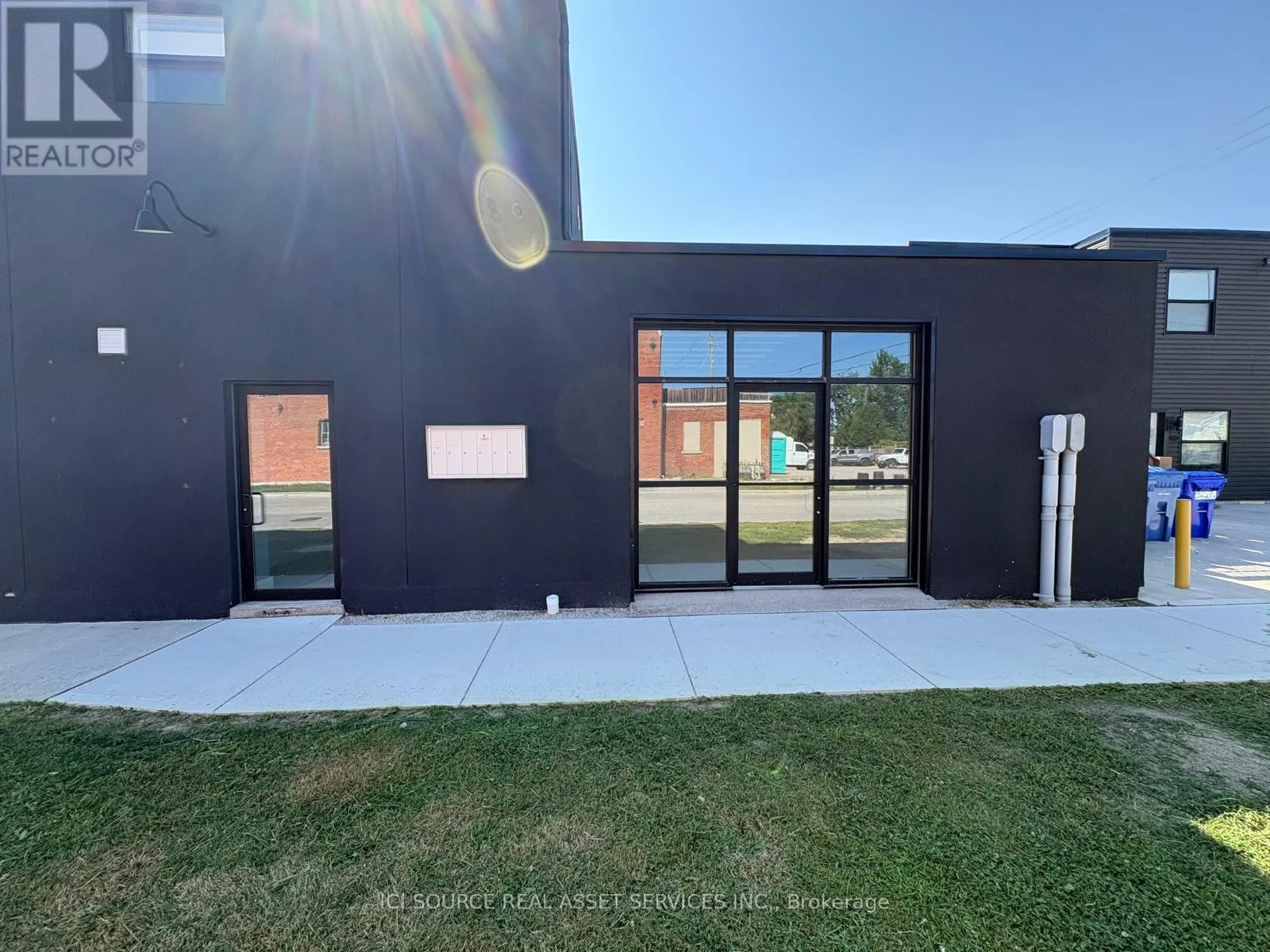 UNIT 4 - 2 TALBOT STREET S