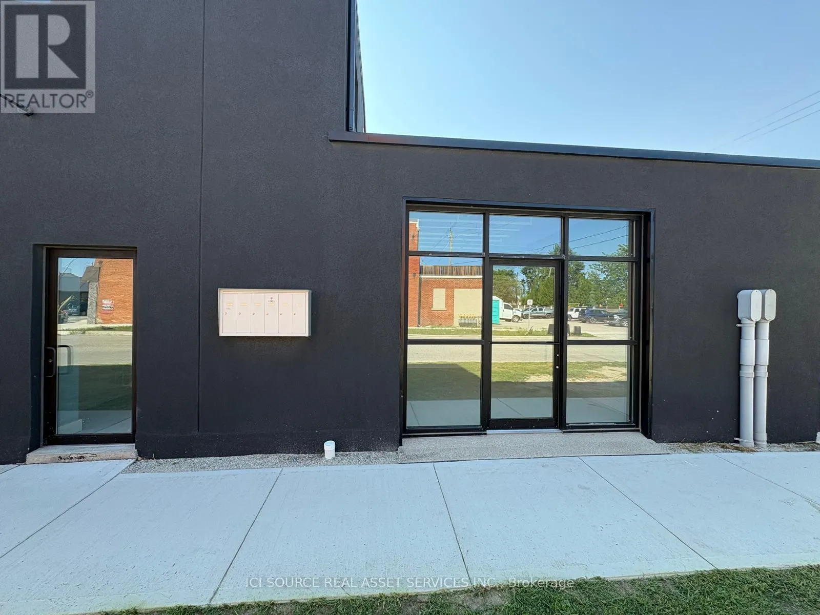 UNIT 4 - 2 TALBOT STREET S