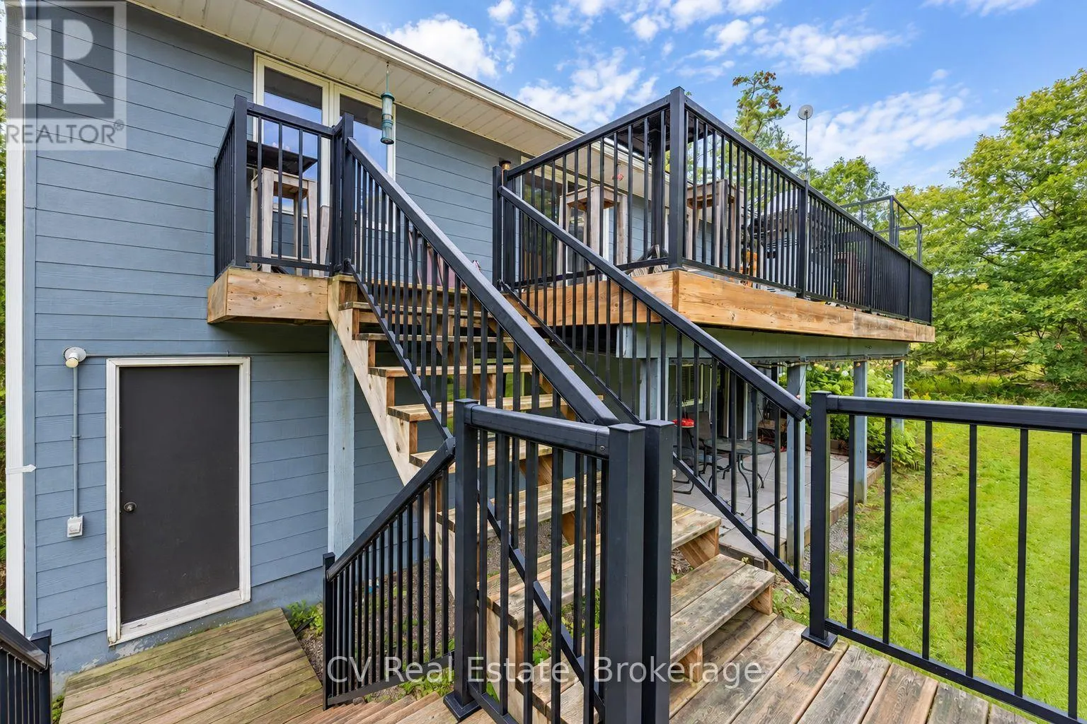 1045 NARROWS ROAD