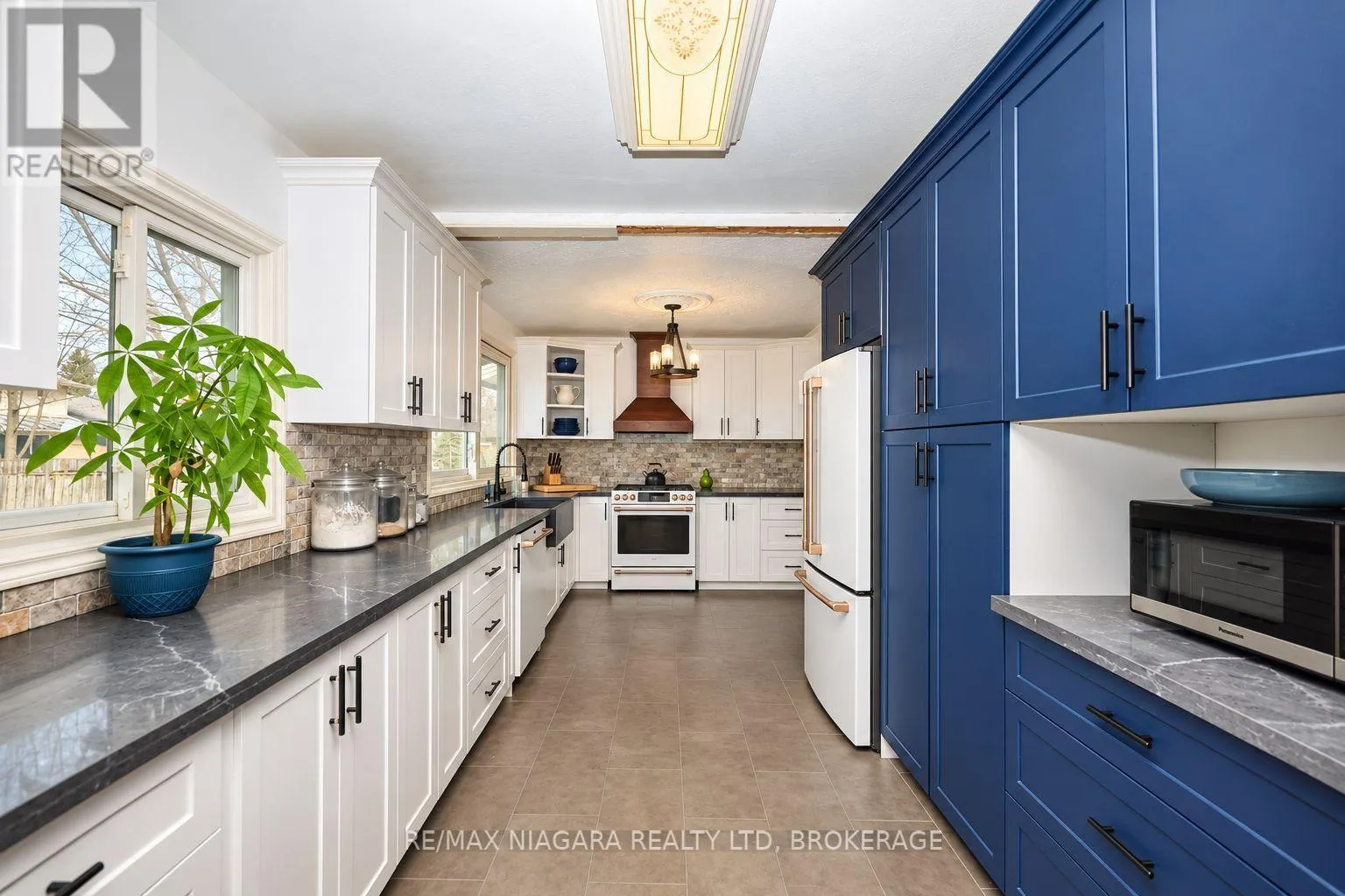 953 GRANDVIEW ROAD