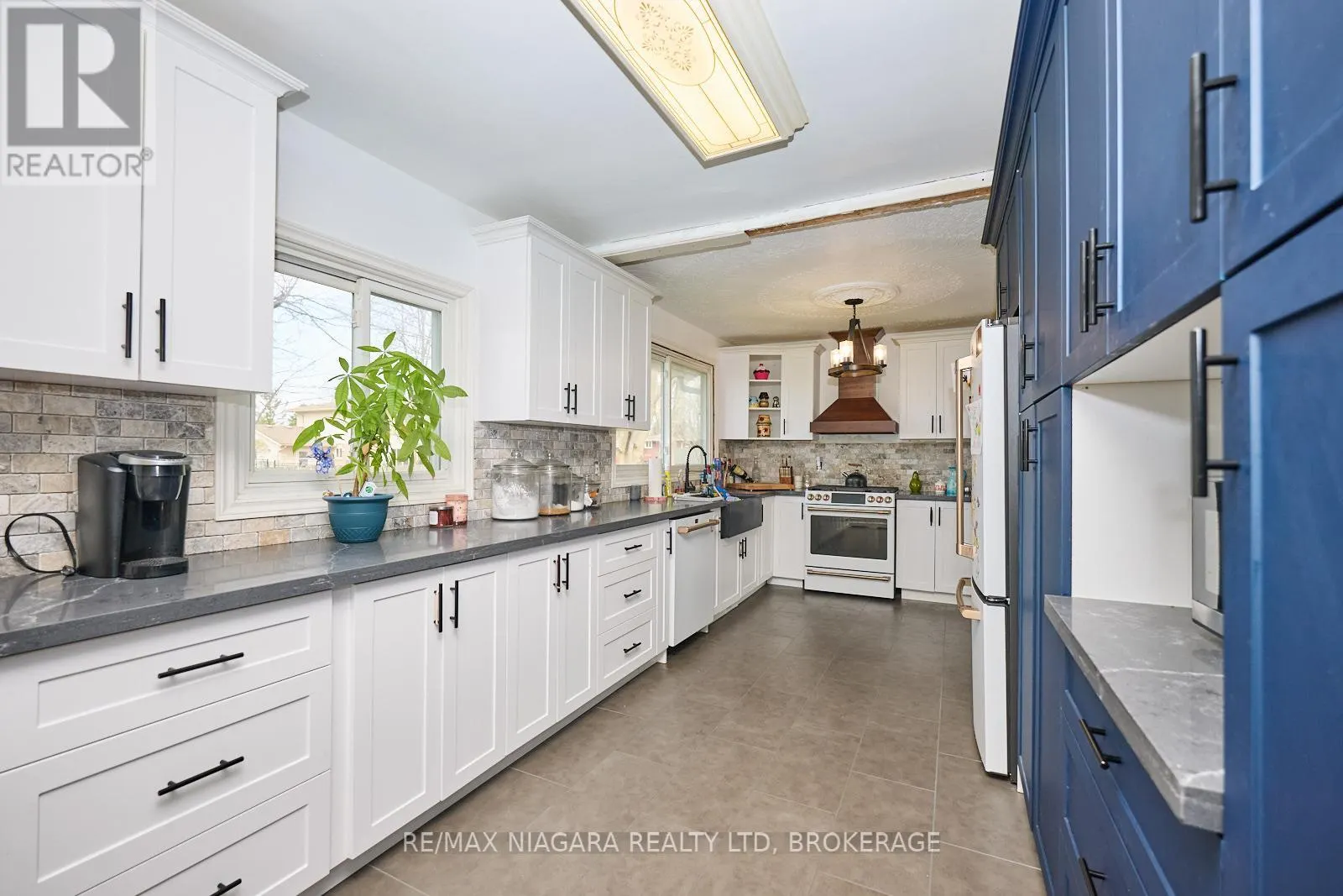 953 GRANDVIEW ROAD