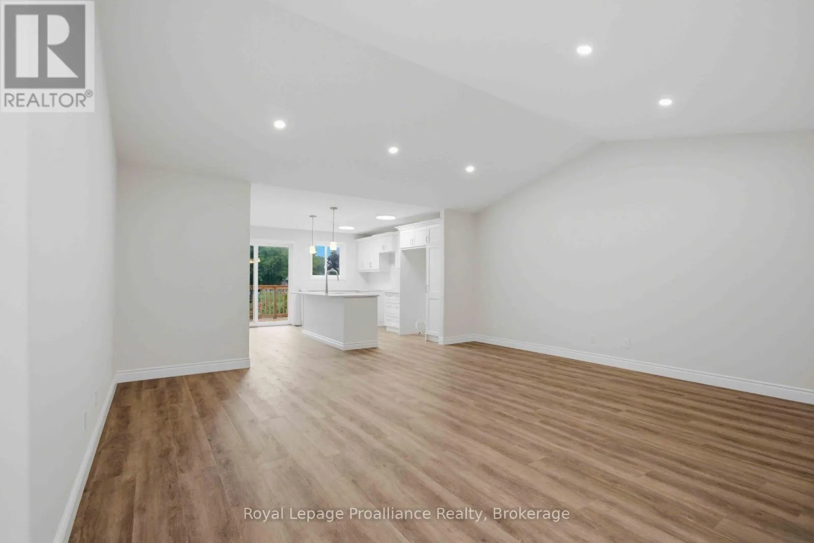 33 CLAYTON JOHN AVENUE