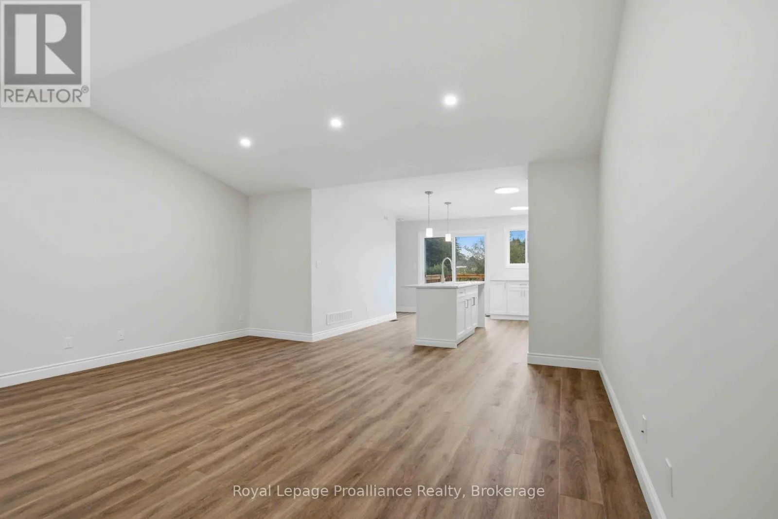 33 CLAYTON JOHN AVENUE