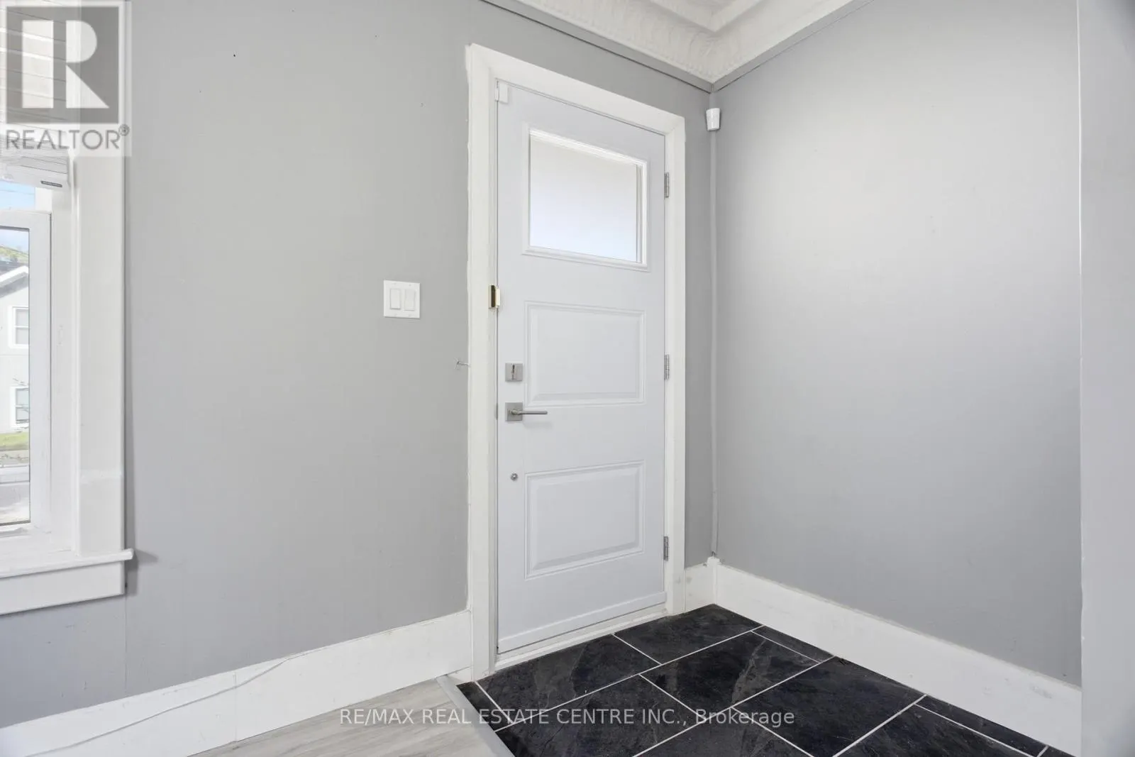 1108 QUEENSTON ROAD