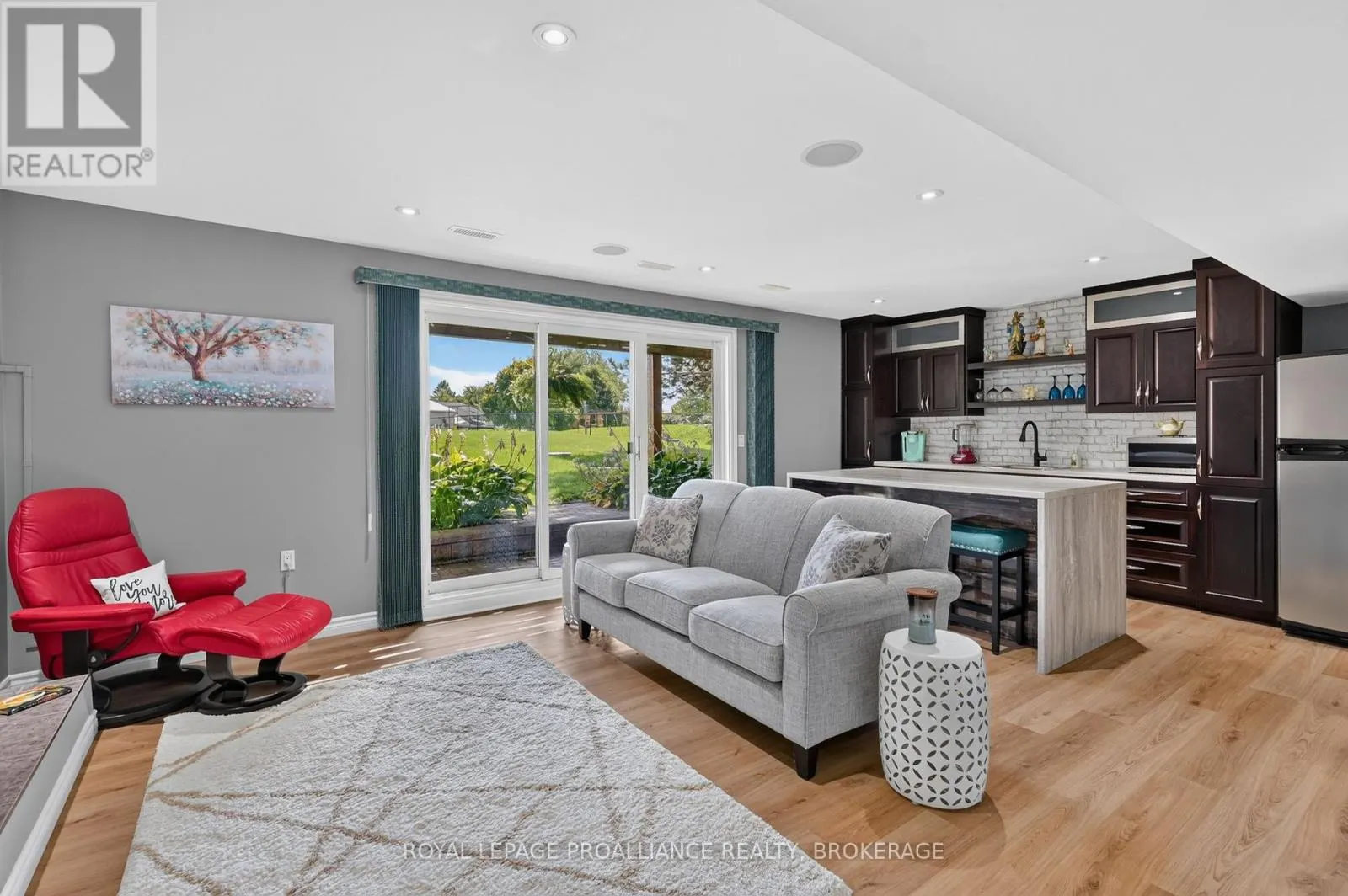 38 WILLOWBANK ROAD W