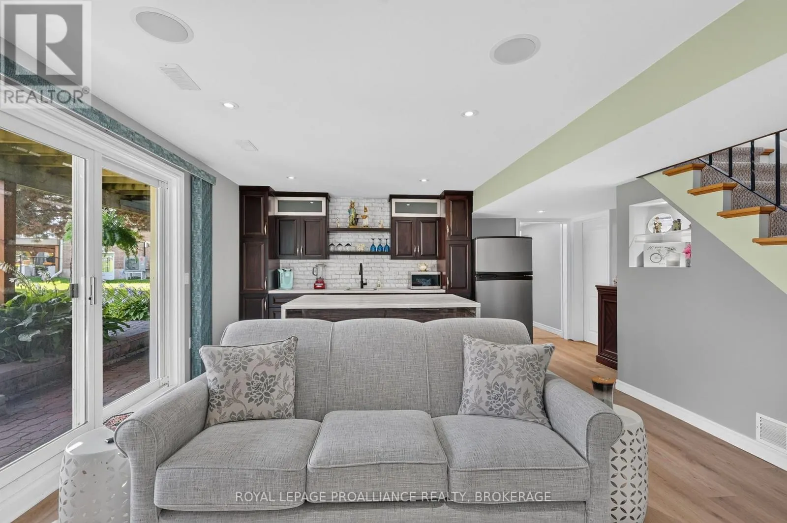 38 WILLOWBANK ROAD W