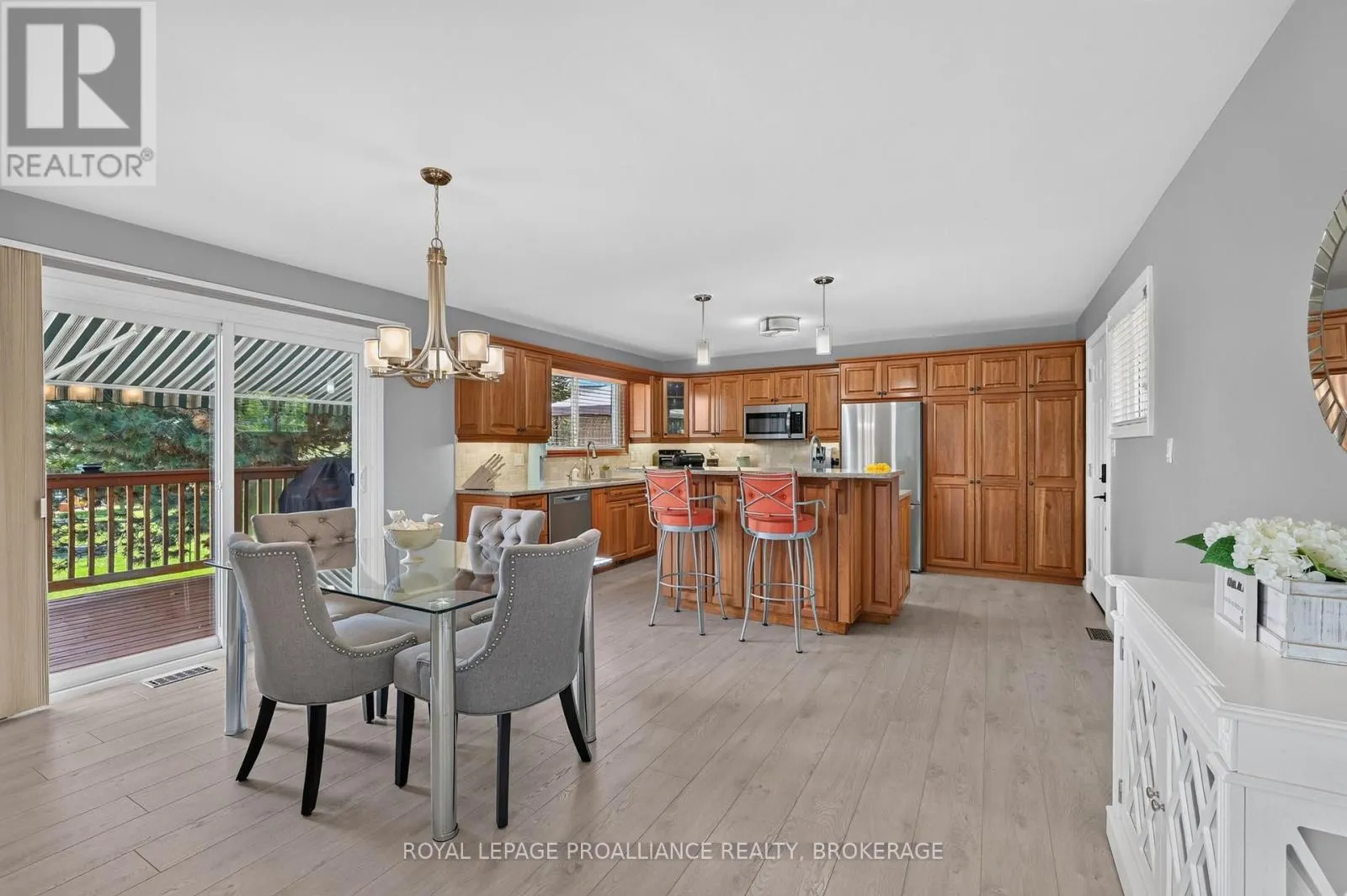 38 WILLOWBANK ROAD W
