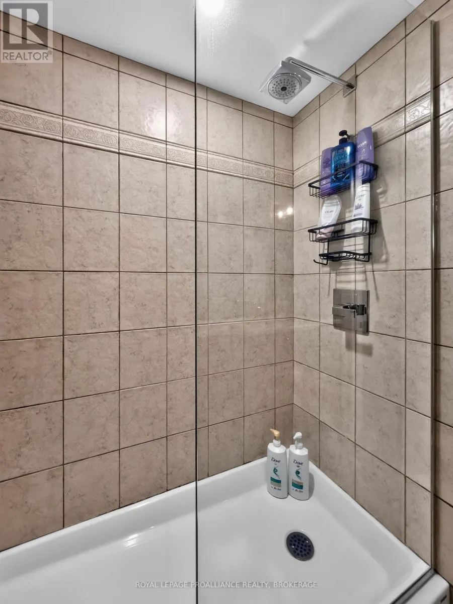 38 WILLOWBANK ROAD W