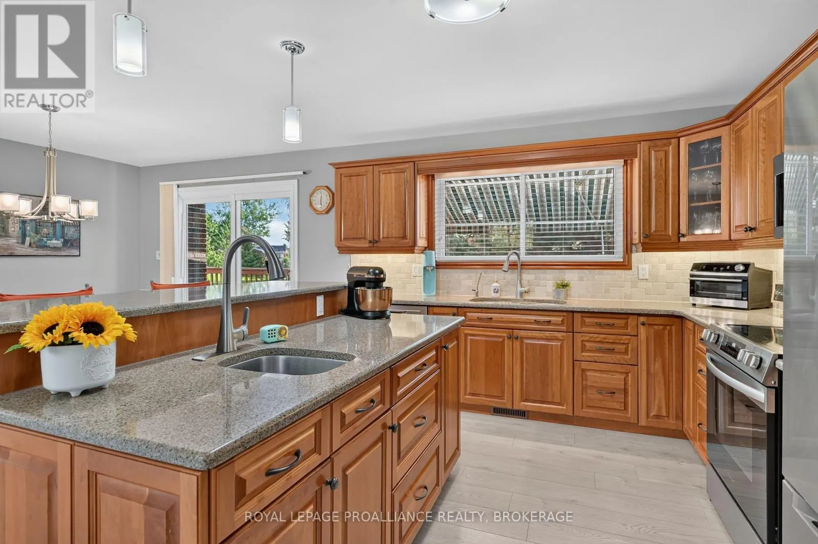 38 WILLOWBANK ROAD W