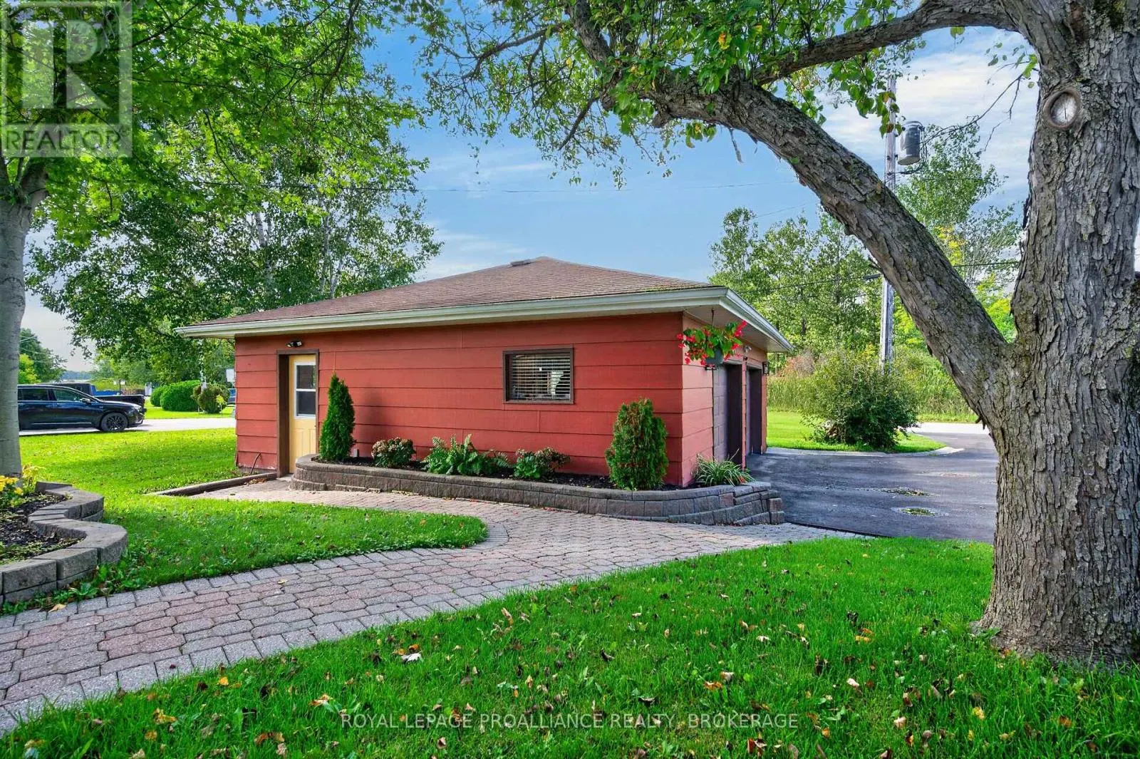 38 WILLOWBANK ROAD W