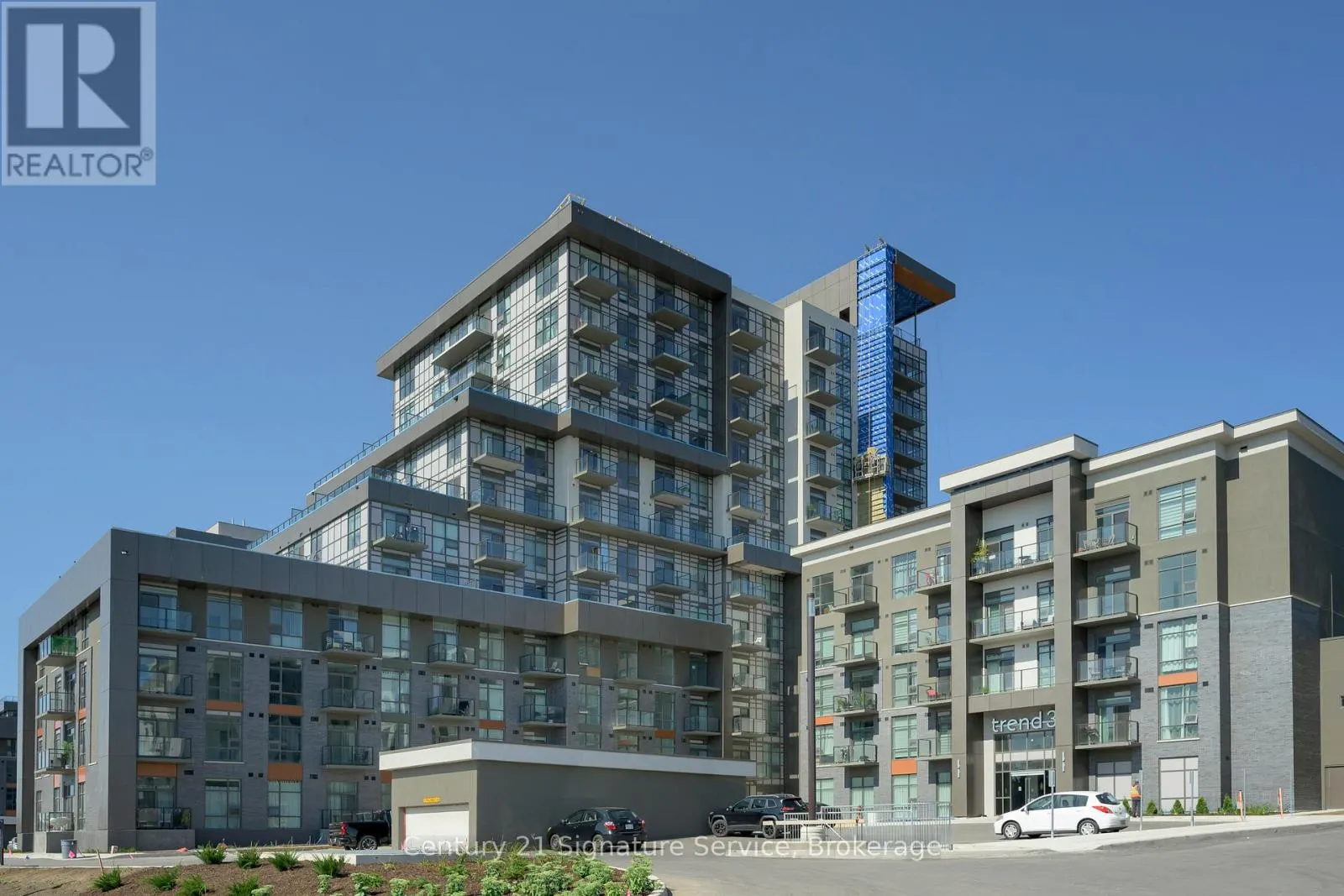 1013 - 470 DUNDAS STREET E