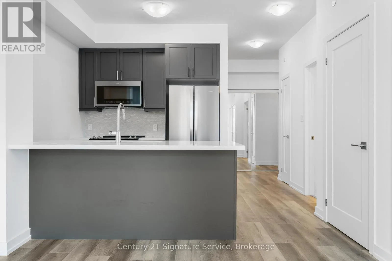 1013 - 470 DUNDAS STREET E