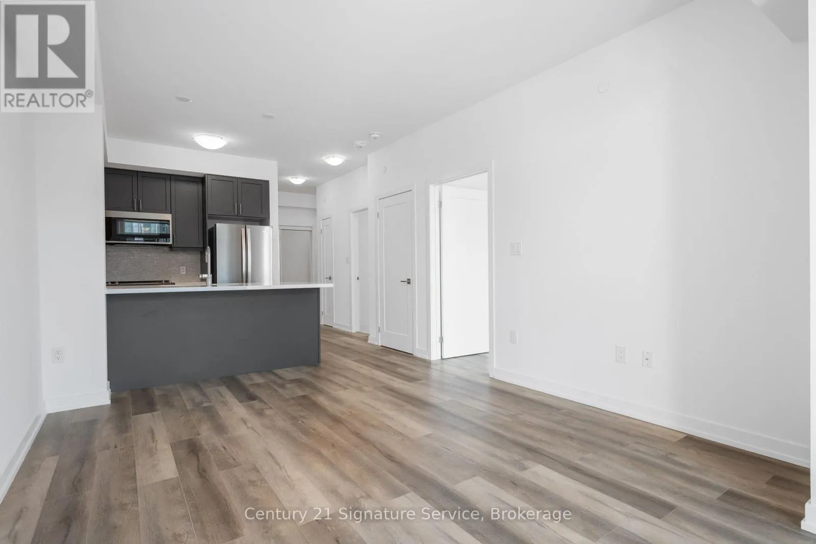1013 - 470 DUNDAS STREET E