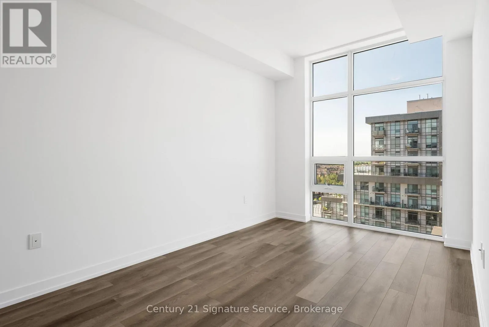 1013 - 470 DUNDAS STREET E