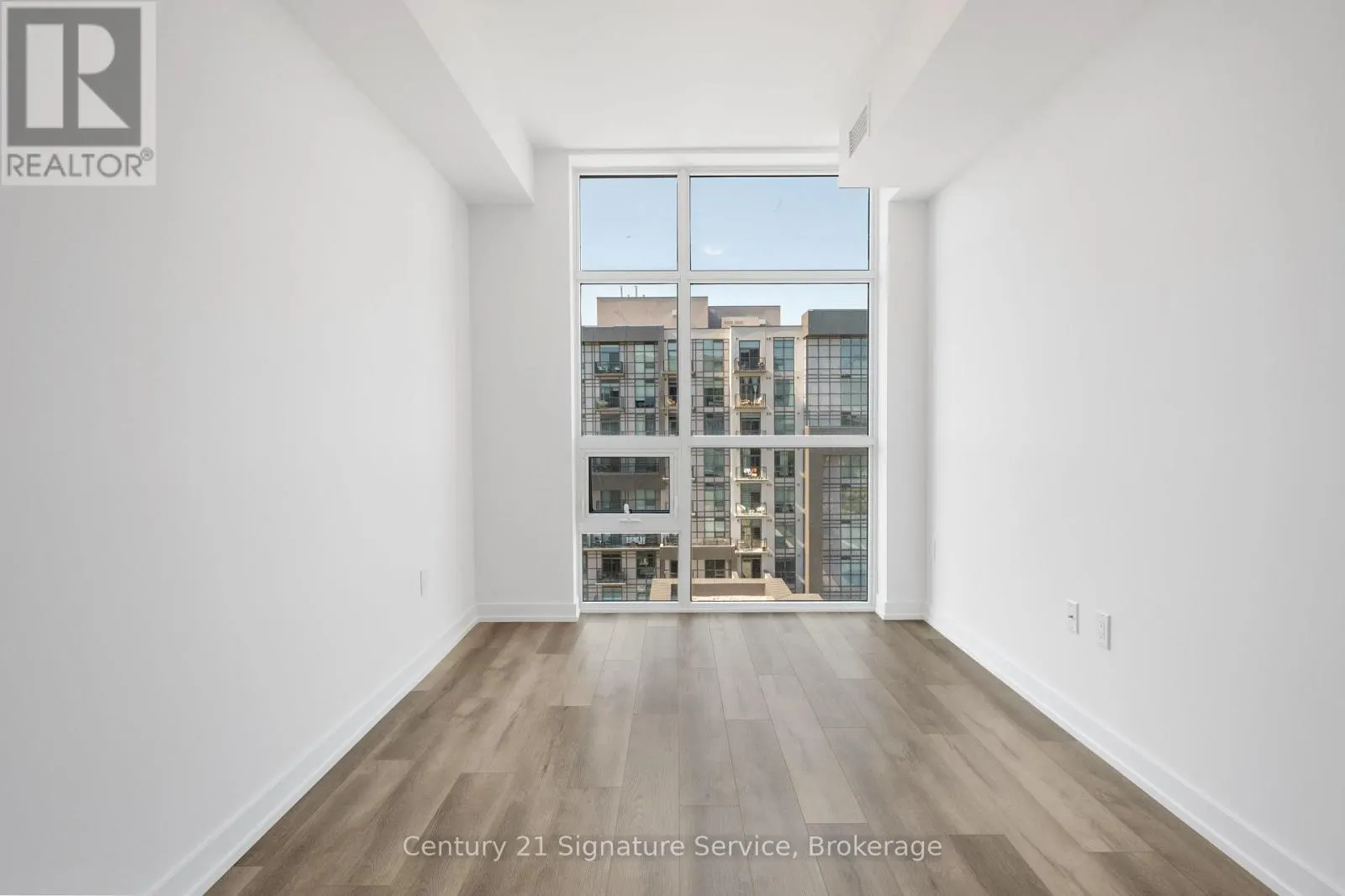 1013 - 470 DUNDAS STREET E