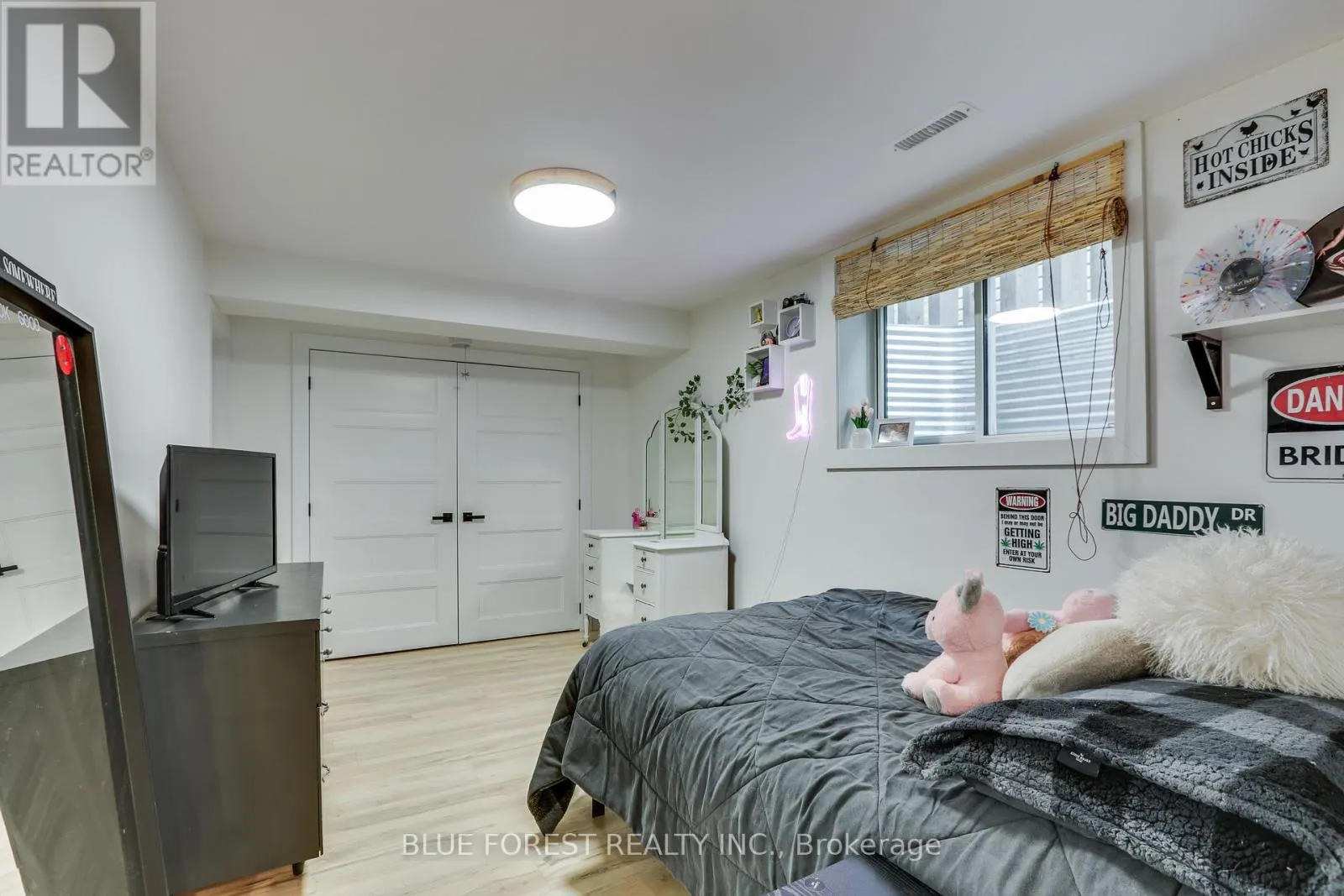3 MEADOWVALE DRIVE