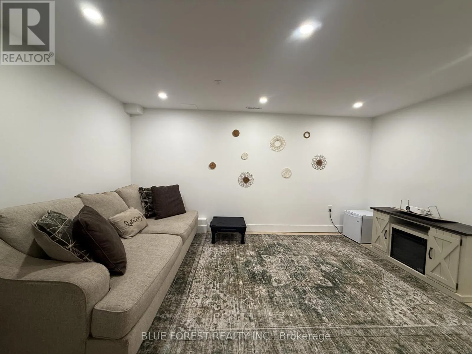 3 MEADOWVALE DRIVE