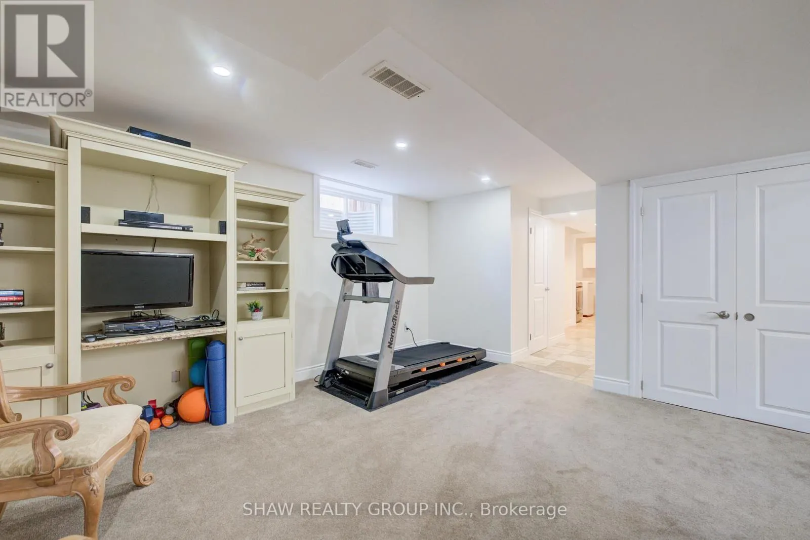 300 WATERVALE CRESCENT