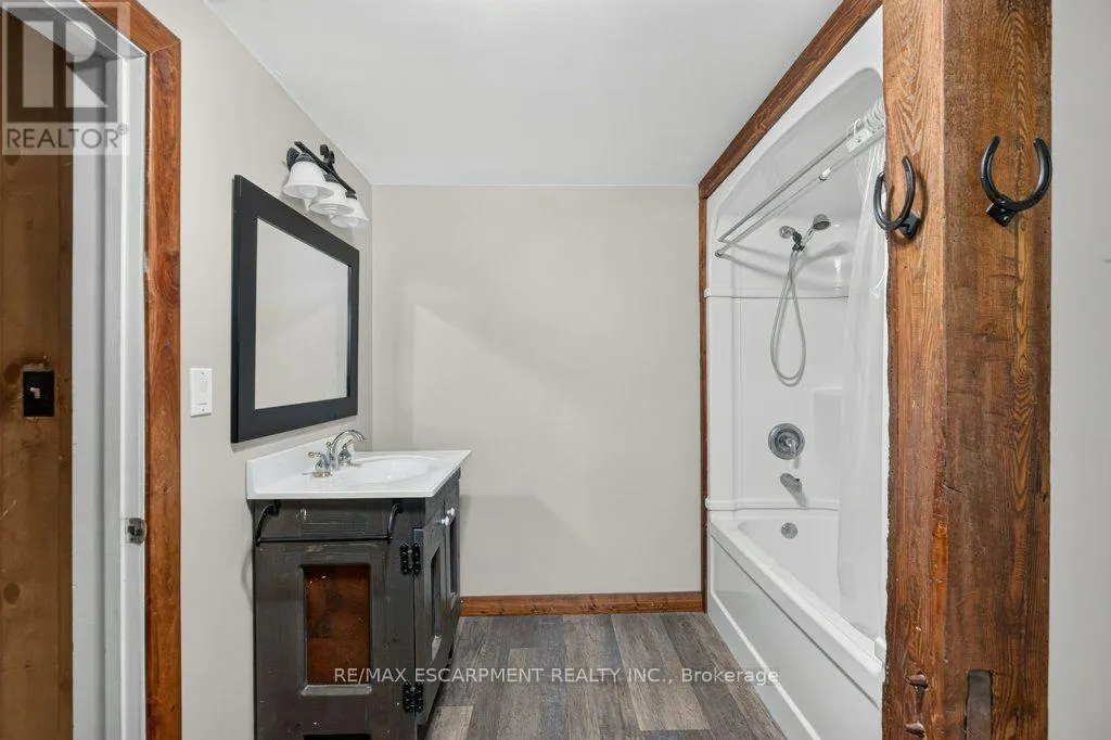 4 ERIE AVENUE S
