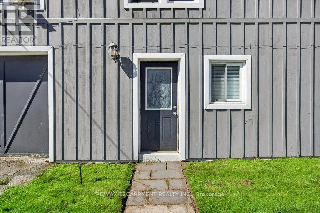 4 ERIE AVENUE S