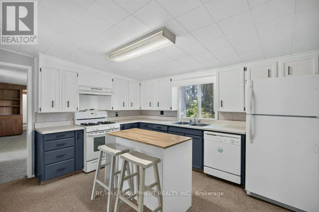 4 ERIE AVENUE S