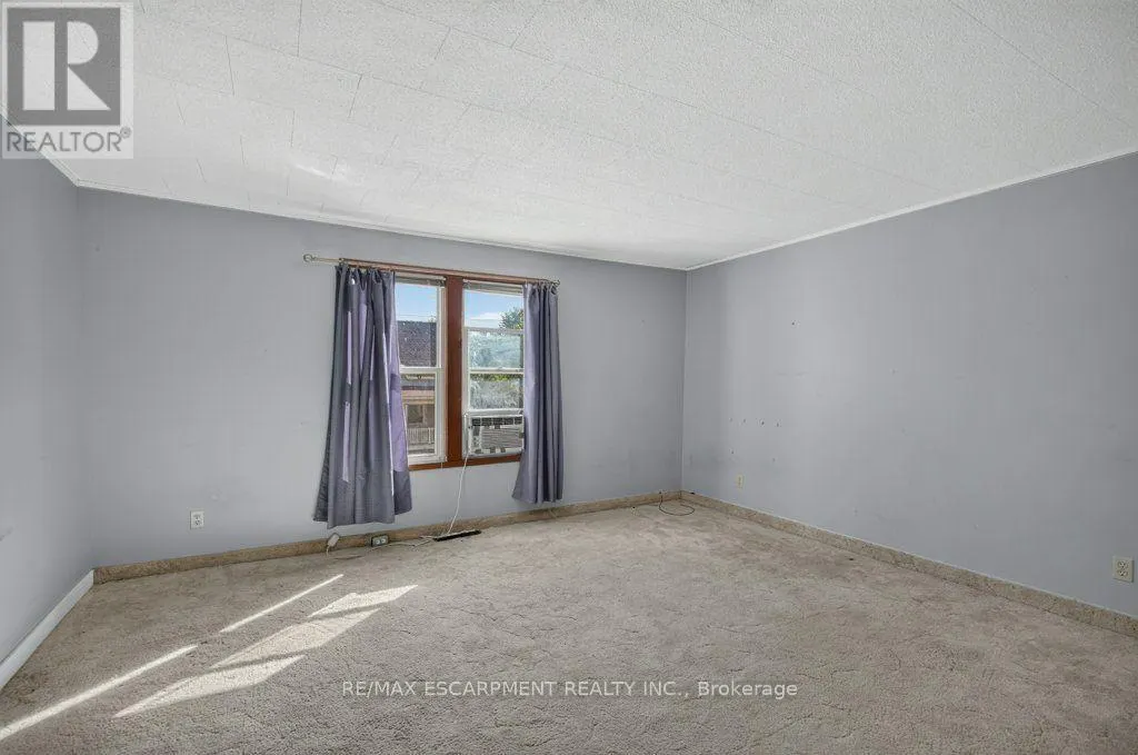 4 ERIE AVENUE S