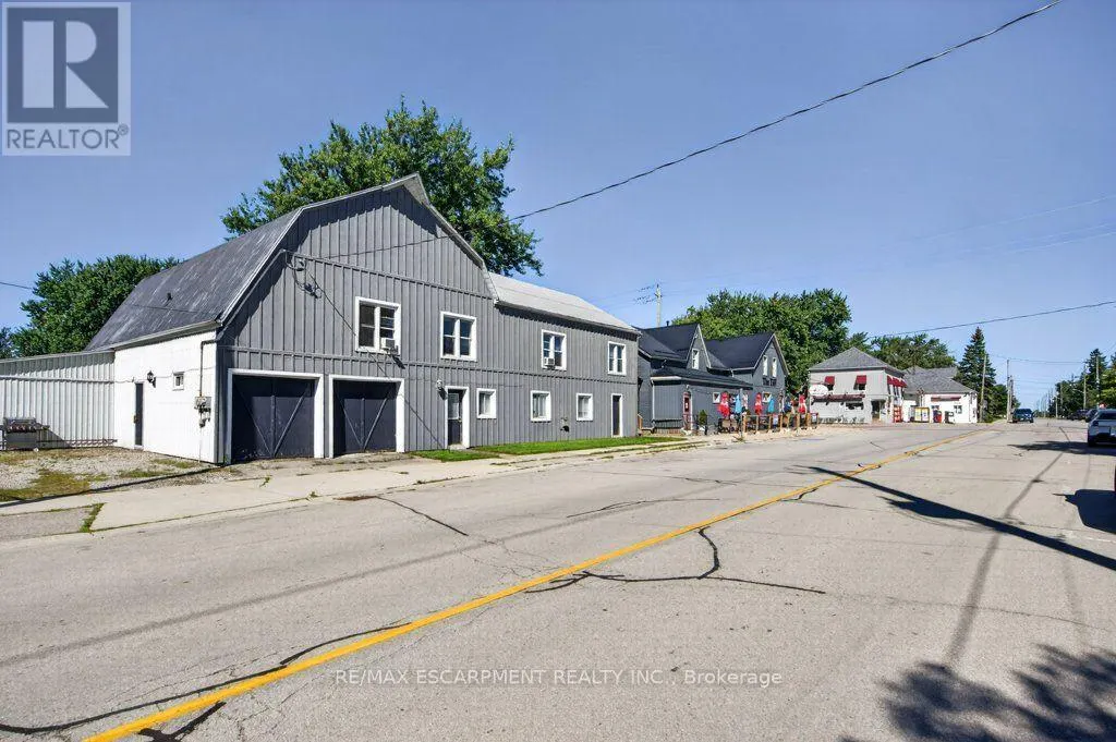 4 ERIE AVENUE S