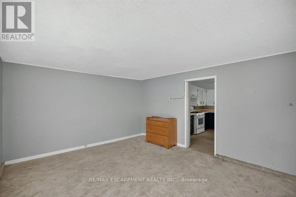 4 ERIE AVENUE S