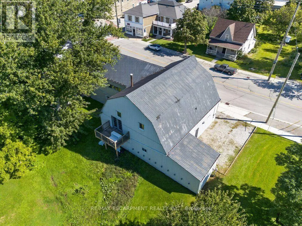 4 ERIE AVENUE S