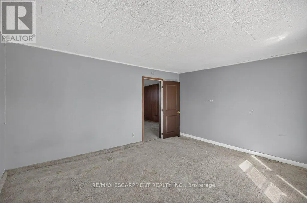 4 ERIE AVENUE S