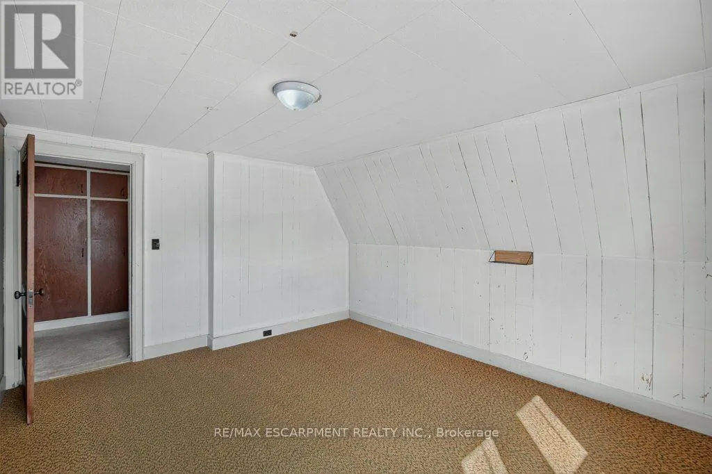 4 ERIE AVENUE S