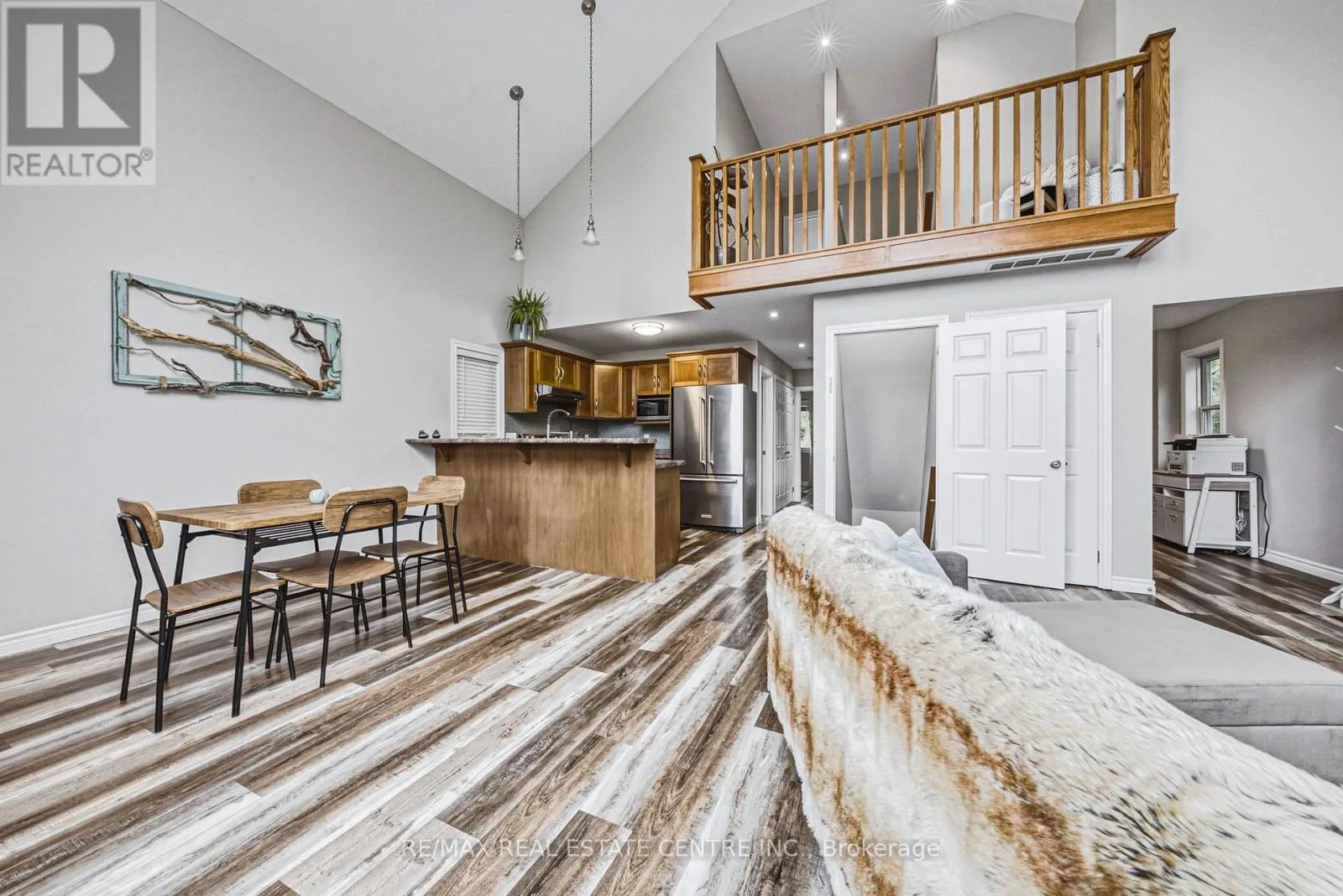 8 LAKE ROAD