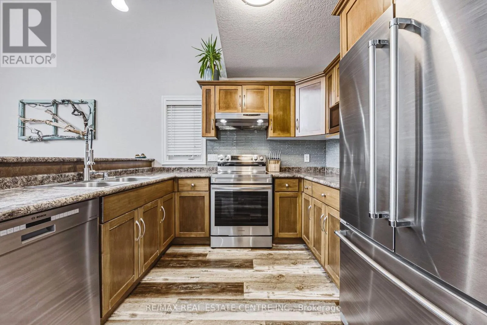 8 LAKE ROAD