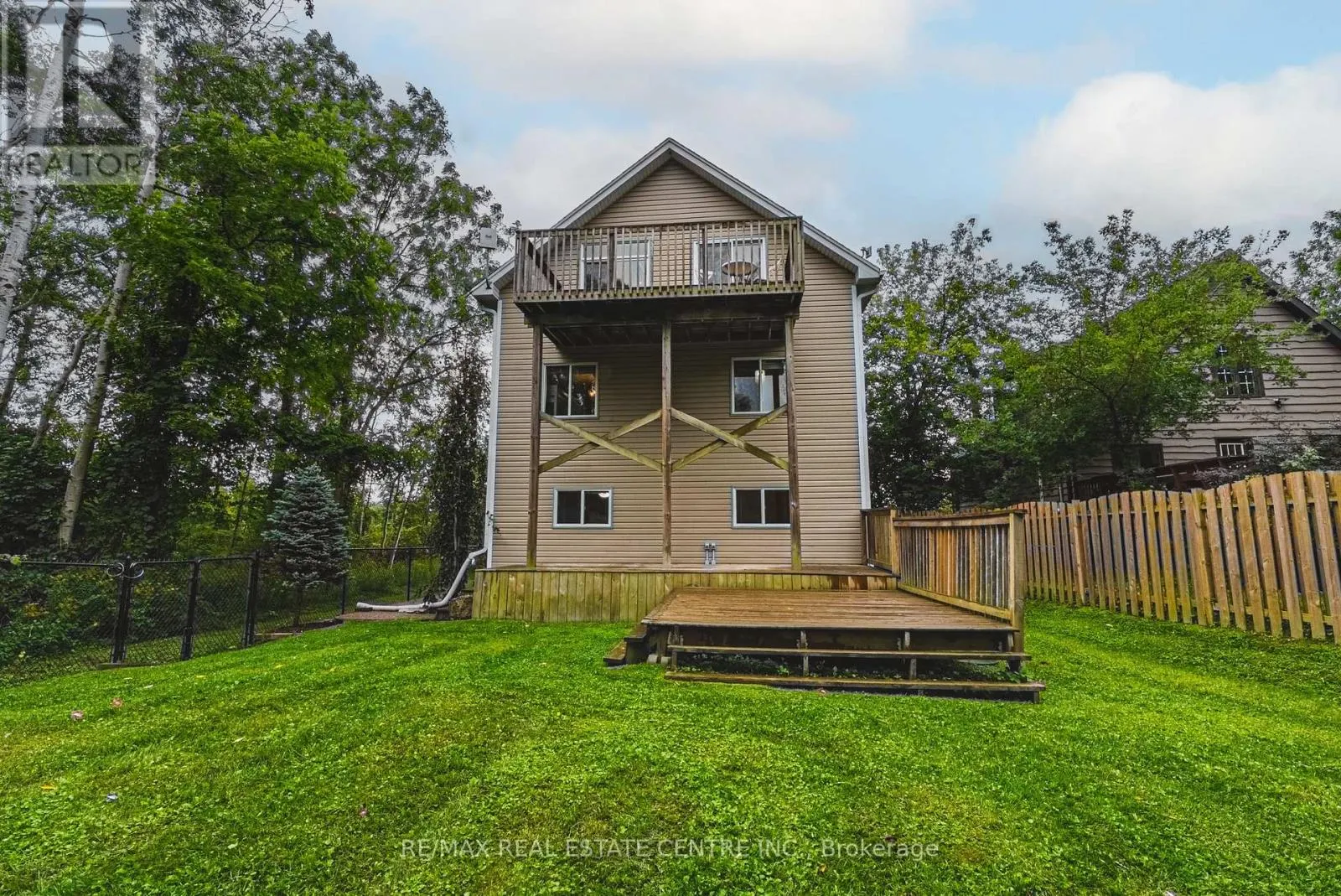 8 LAKE ROAD
