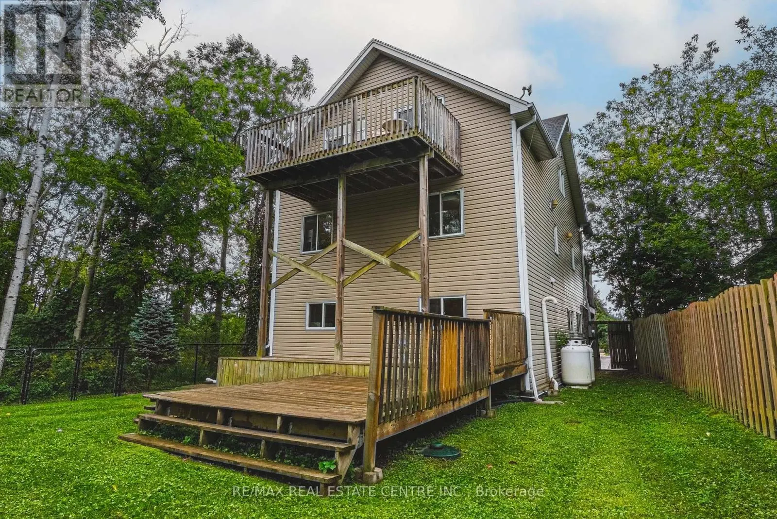 8 LAKE ROAD