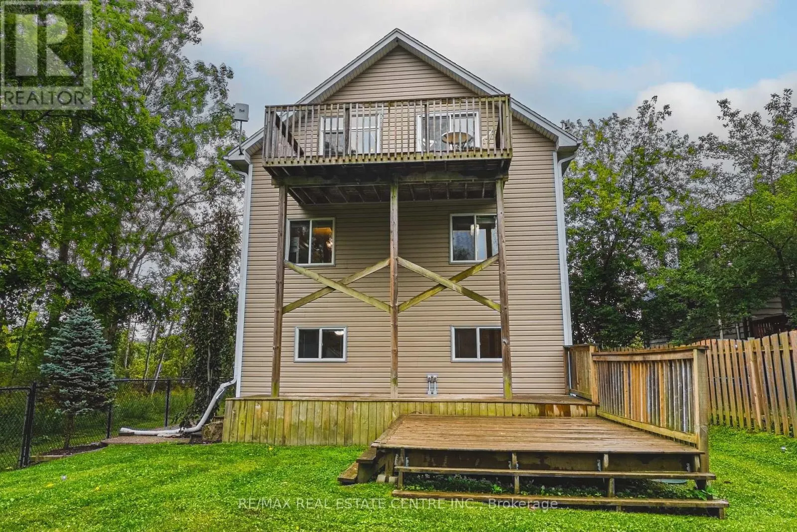 8 LAKE ROAD