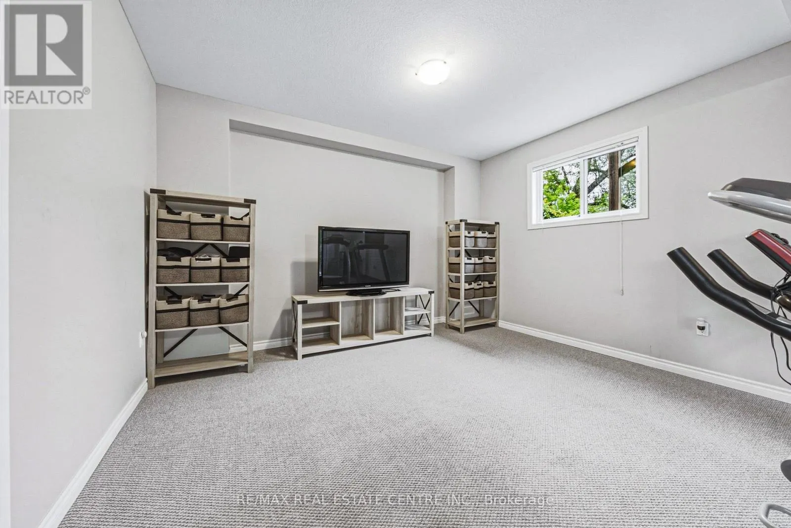8 LAKE ROAD