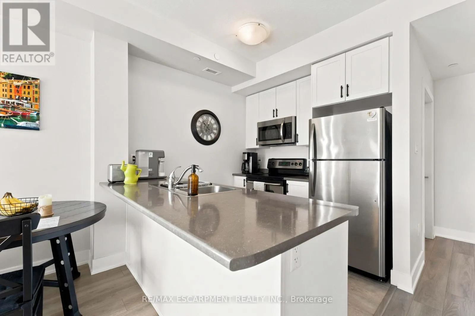 411 - 125 SHOREVIEW PLACE
