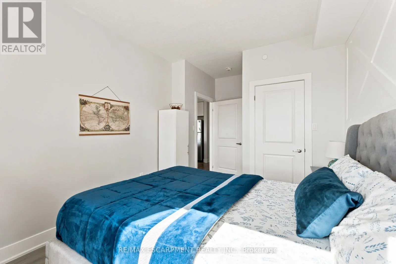 411 - 125 SHOREVIEW PLACE