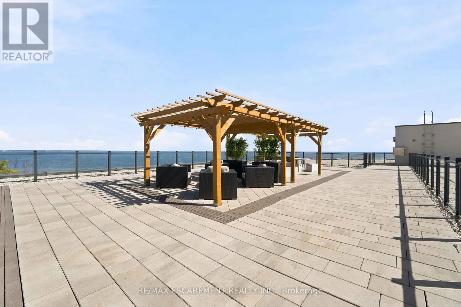 411 - 125 SHOREVIEW PLACE