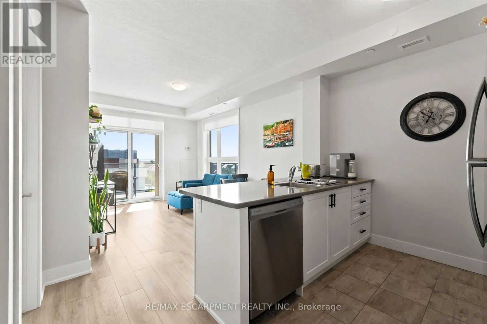 411 - 125 SHOREVIEW PLACE