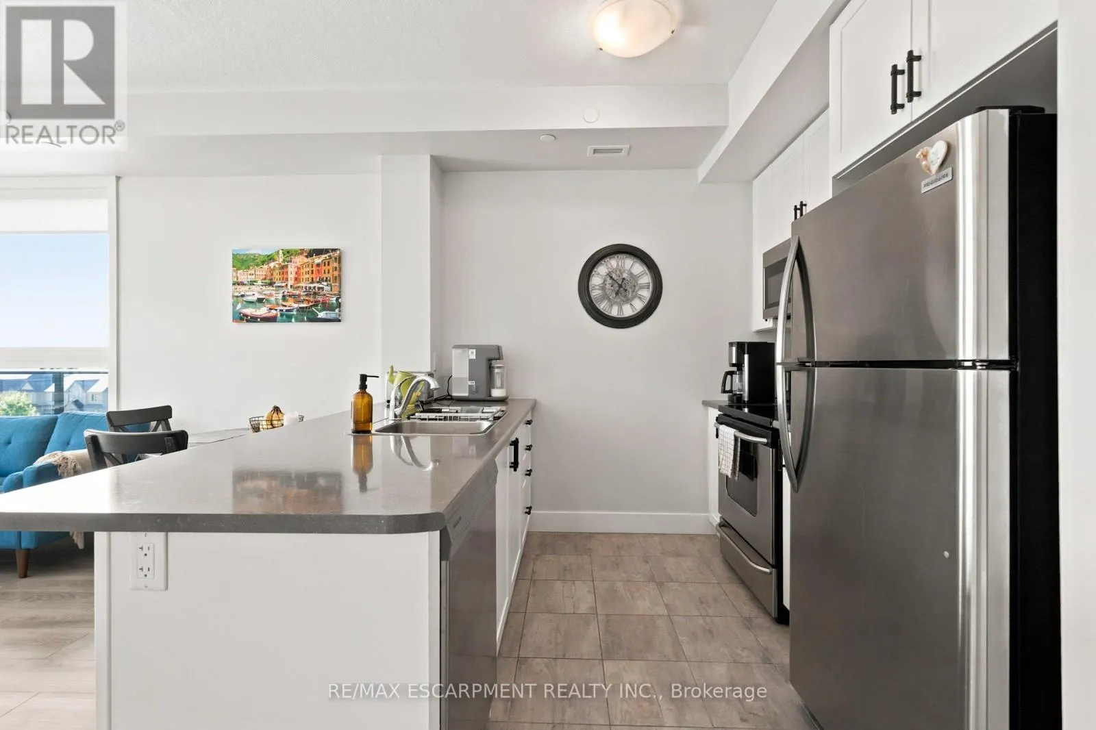 411 - 125 SHOREVIEW PLACE